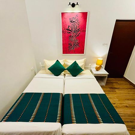Ayur Ayur White Sail Villa Dalupotha ภายนอก รูปภาพ