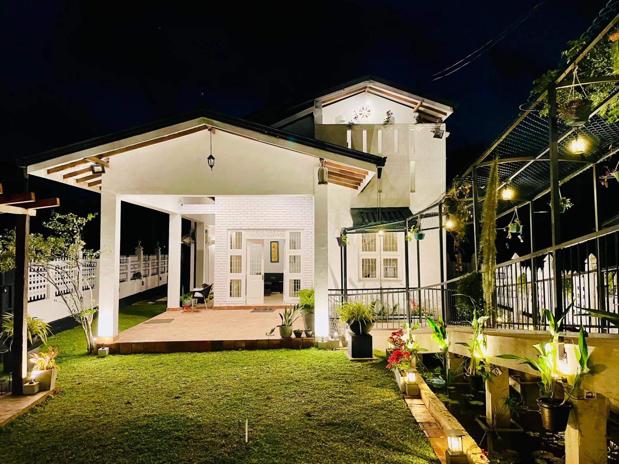 Ayur Ayur White Sail Villa Dalupotha ภายนอก รูปภาพ