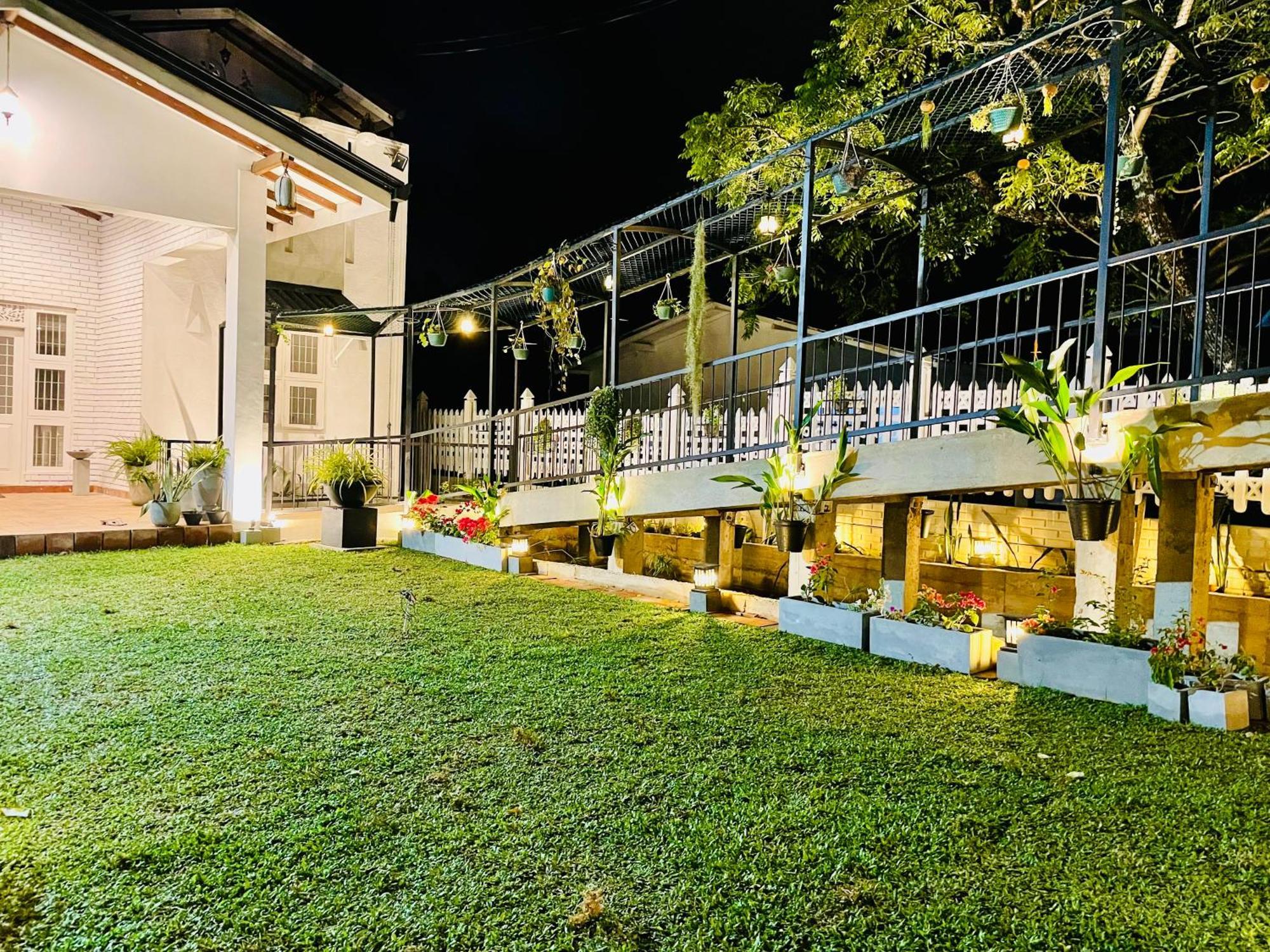 Ayur Ayur White Sail Villa Dalupotha ภายนอก รูปภาพ
